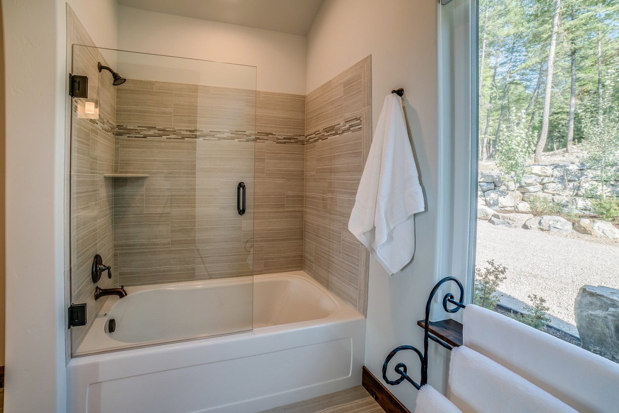 Shower & Tub Installation in Dinuba